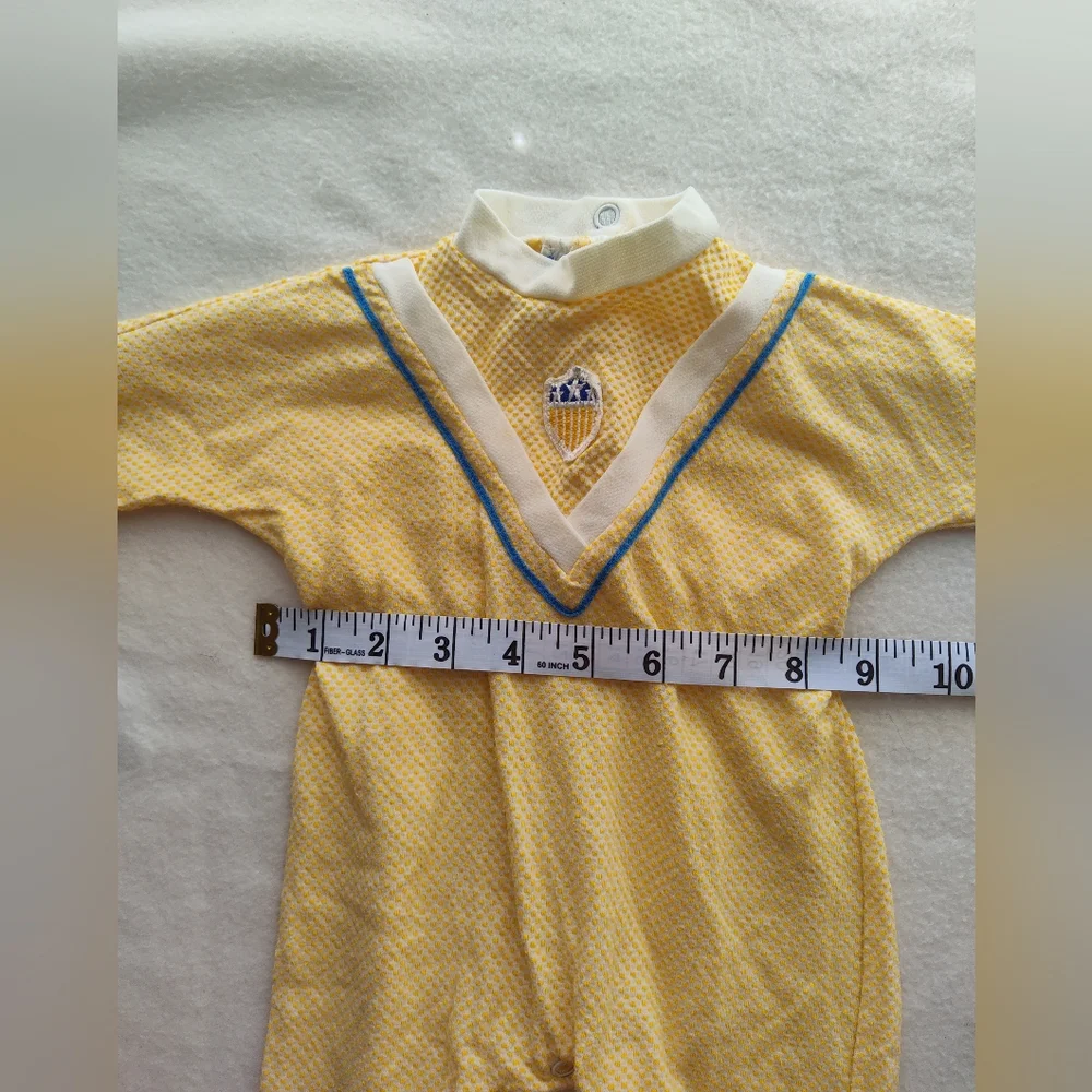 Vintage Carter's Bodysuit V Detail Badge Yellow Dots Size Medium 14-20 lb